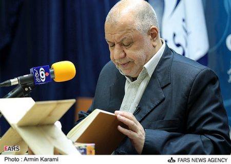 گفتند که بهلول قوم و خویش بود با هارون الرشید به خاطر قوم و خویشیش اون دربونها و کارمندا و ارتشیا و درباریا اذیت نمی کردند، احترام می کردند که هارون یه وقت بدش نیاد بعضی وقتا میومد میرفت خب البته مشهور بود که دیوونه است ما که میدونیم واقعا دیوونه نبود اما خب حالا اونا کاریش نداشتند حالا یه وقت مثلا، نتیجتا گاهی میومد میرفت. این پسر خاله بوده با هارون الرشید. یه دفعه اومد …